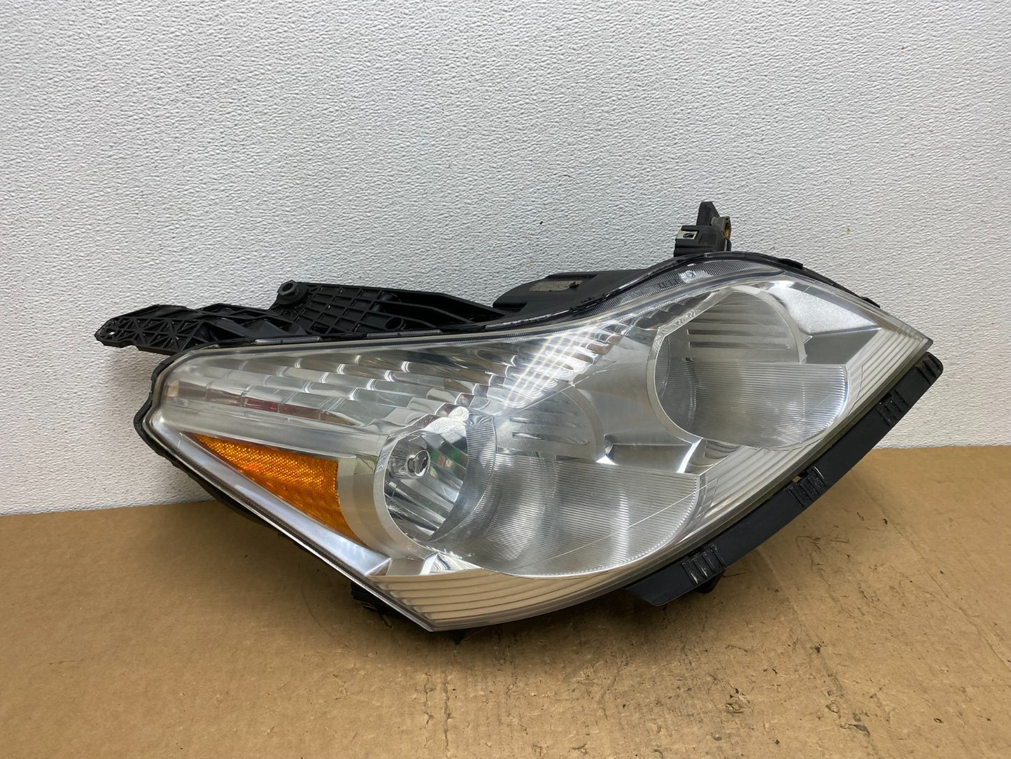 2009 to 2012 Chevrolet Traverse Right Passenger Halogen Headlight AD0517 DW0
