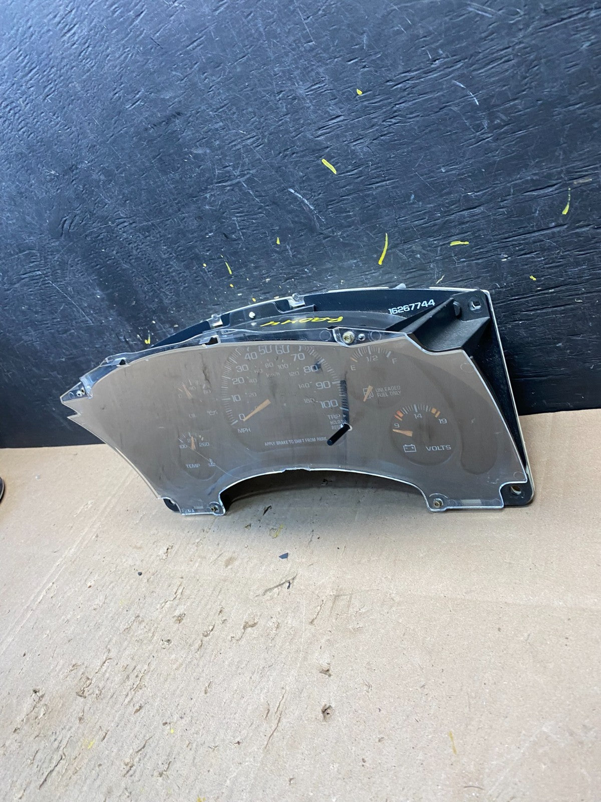 2000 to 2005 Chevrolet Astro Cluster Gauge Speedometer ECM R9044 DG3