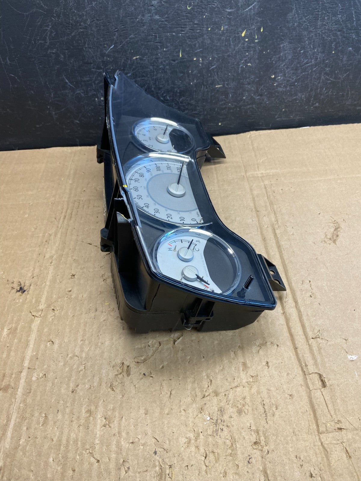 2007 to 2008 Chrysler Aspen Speedometer Instrument Cluster Gauges AE1867 DG1