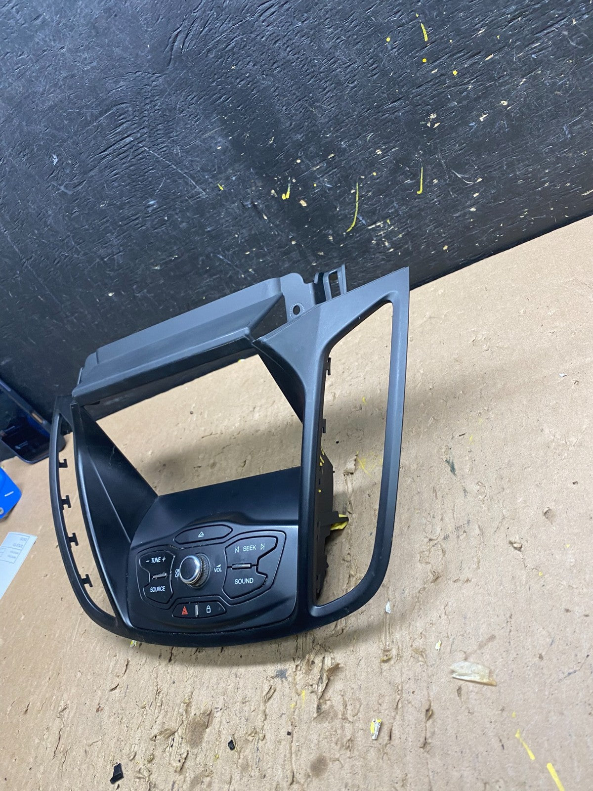 2013 2014 2015 2016 Ford Escape Dash Radio Control Panel Bezel t8512 DG2