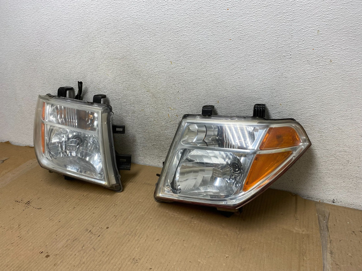 2005 2006 2007 Nissan Pathfinder Halogen Headlights Left+Right AH3068 DW2