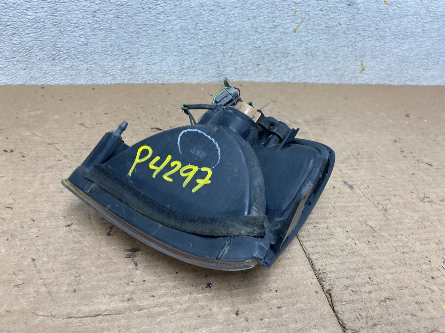 1999-2004 Nissan Pathfinder Front Left Driver Turn Signal Oem P4297 DW5