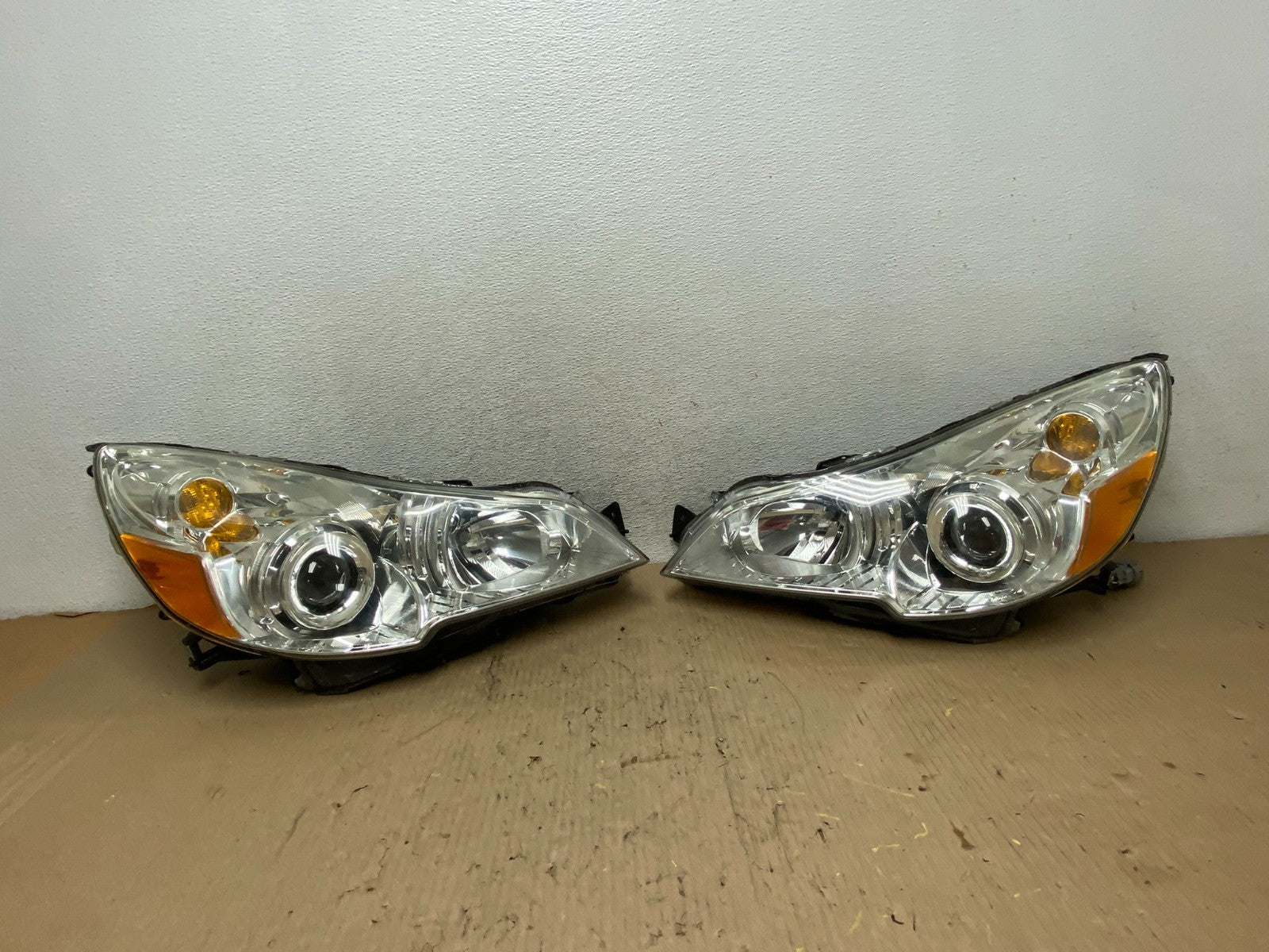 2010 2011 2012 Subaru Legacy Outback Left+Right Xenon Headlights AG8075 DW0
