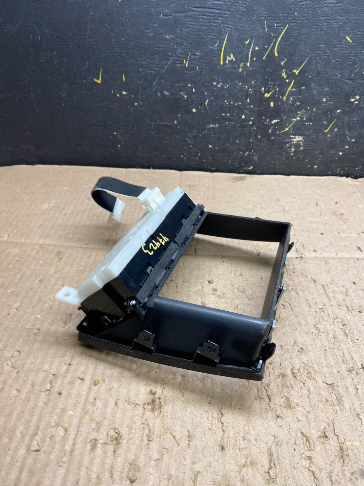 2014 to 2017 Infiniti QX50 Radio Player Climate Control Panel Bezel Y7923 DG4