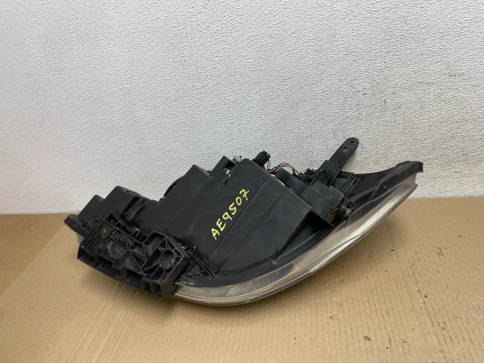2008 to 2012 Nissan Versa Headlight Right Passenger Rh Side AE9507 LK7