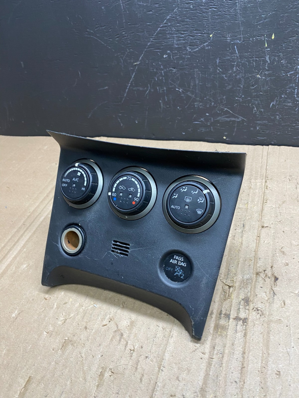 2011 to 2015 Nissan Rogue Heater Temperature AC Climate Control OEM AB9033 DG1