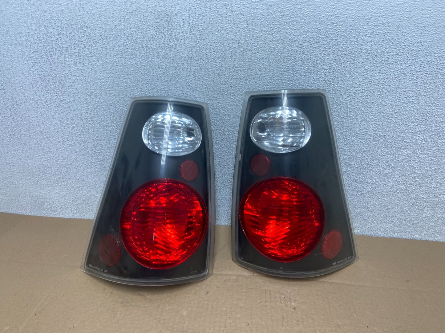 2001-2005 Ford Explorer Sport Trac Left+Right Set Black Tail Lights  AB6141 DG0