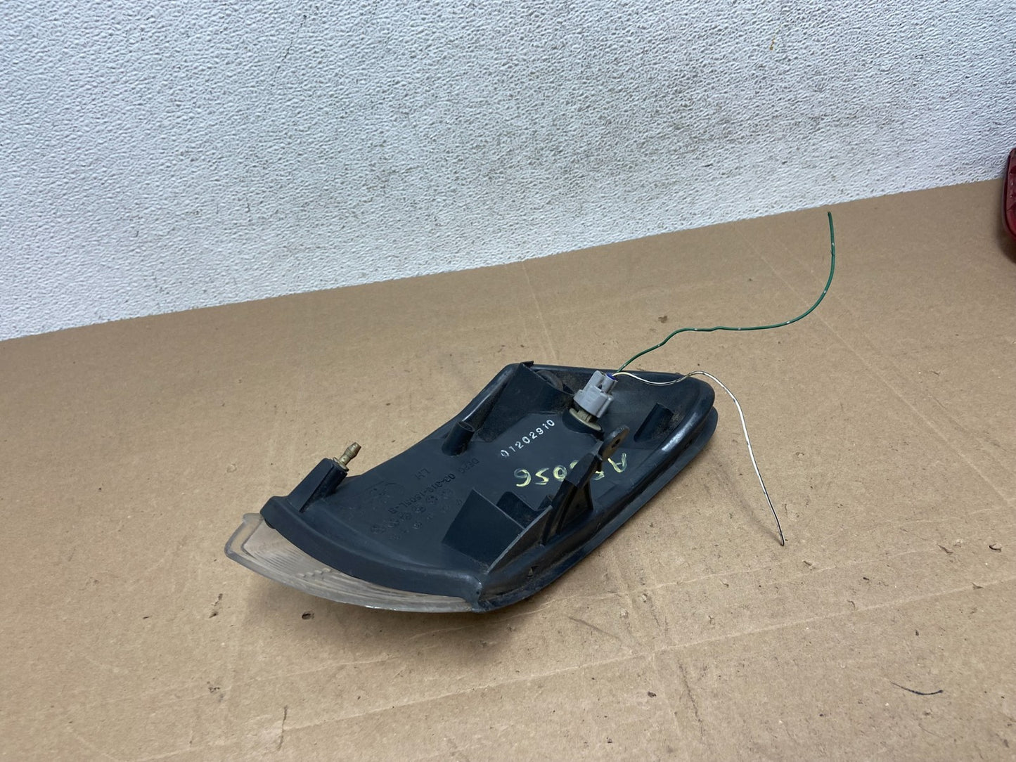 1993 to 1997 Toyota Corolla Left Driver LH Corner Marker Turn Signal AE5056 DW4