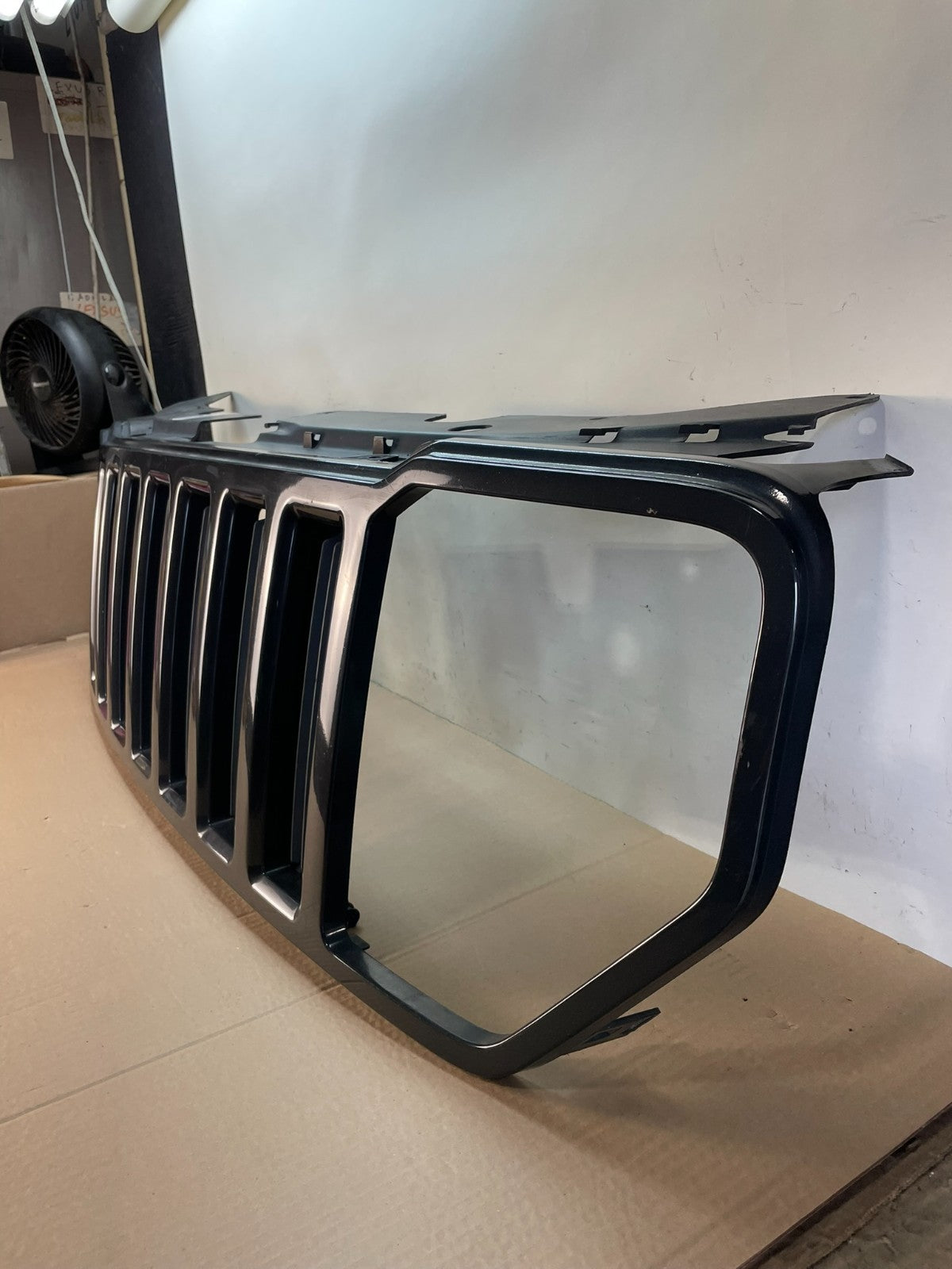 2008 to 2012 Jeep Liberty Front Upper Grill Grille ah6446 DG1