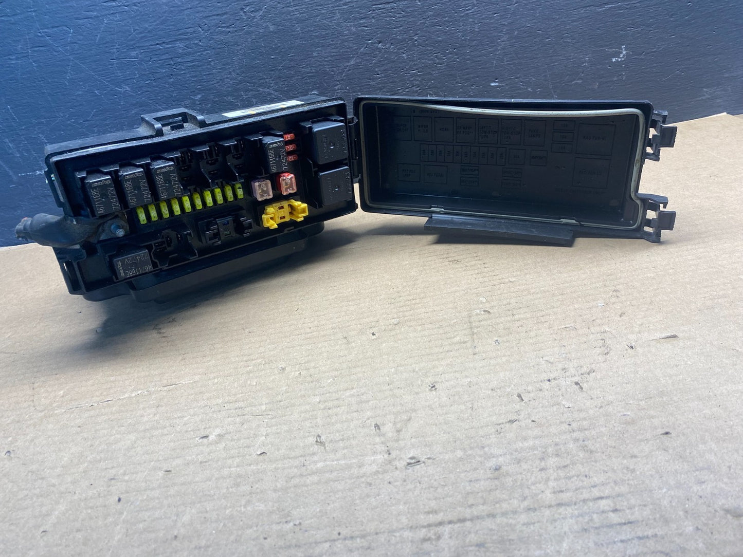 2005 Jeep Grand Cherokee Integrated Power Fuse Box Relay 04692071AB AC4558 DG1