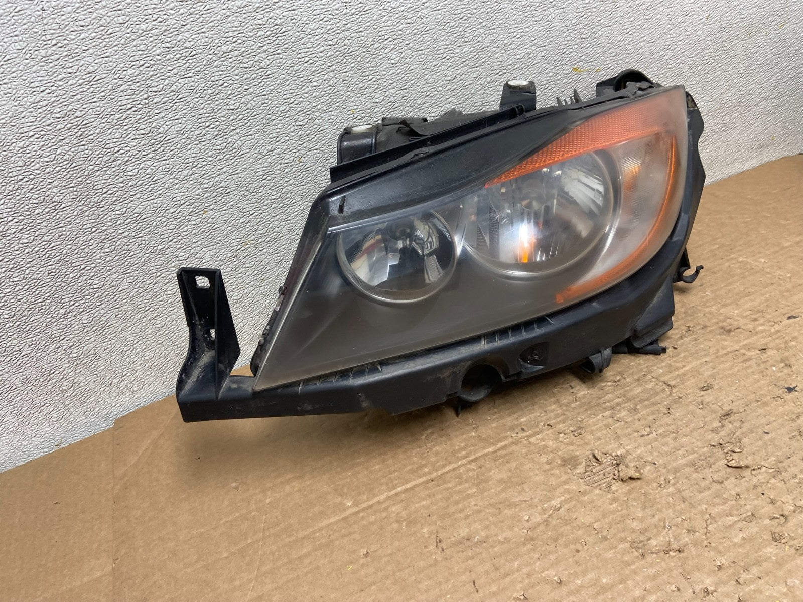 Halogen 2006 to 2008 BMW 3 Series Headlight Left Driver LH Oem Z3170 DW2
