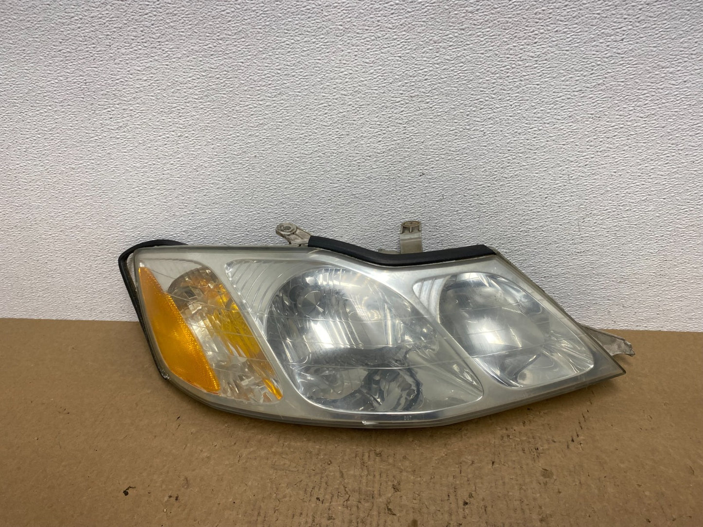 2000-2004 Toyota Avalon Halogen Headlight Right Passenger RH OEM AC1574 DW0