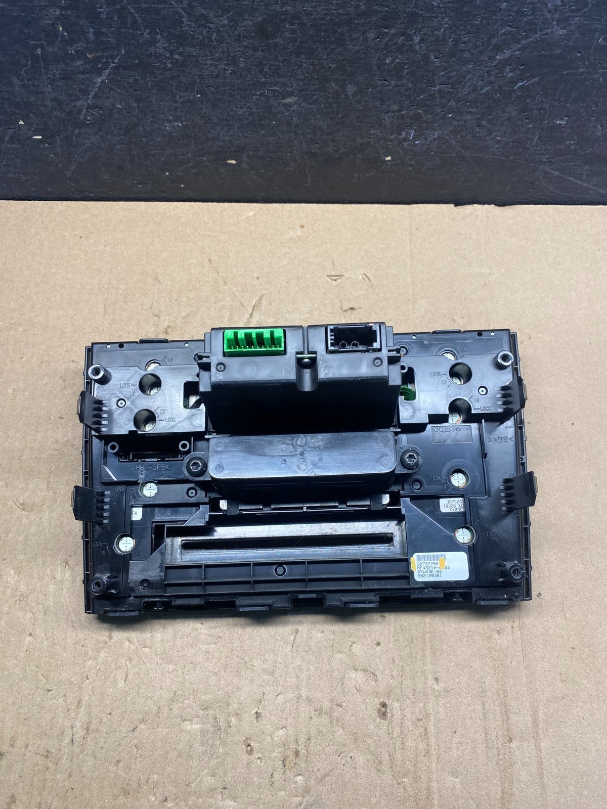 2007 to 2012 Volvo XC90 Center AM/FM Radio Panel Bezel ae7500 DG4