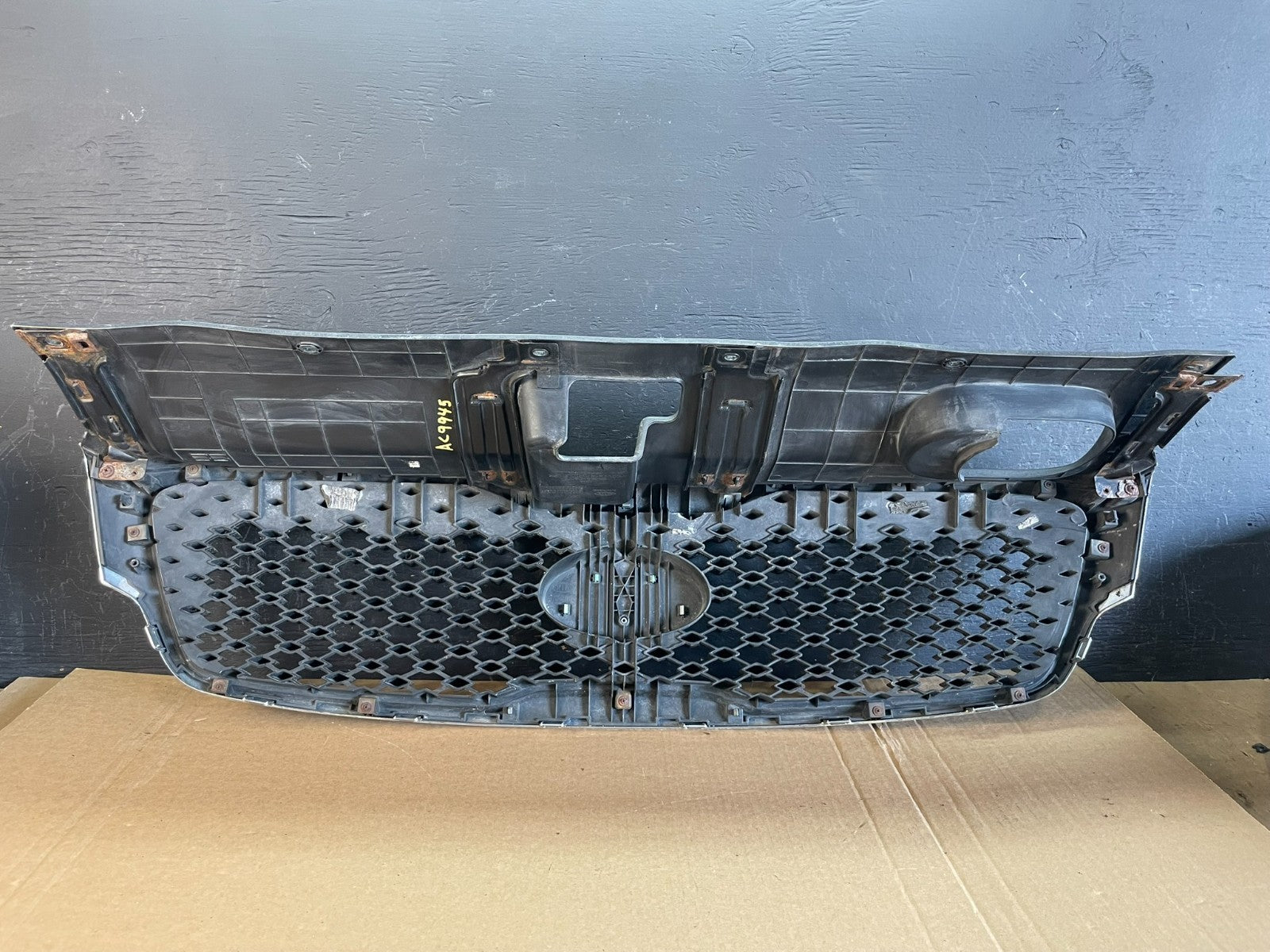 2016 to 2018 Kia Sorento Front Upper Grill Grille AC9945 DW3