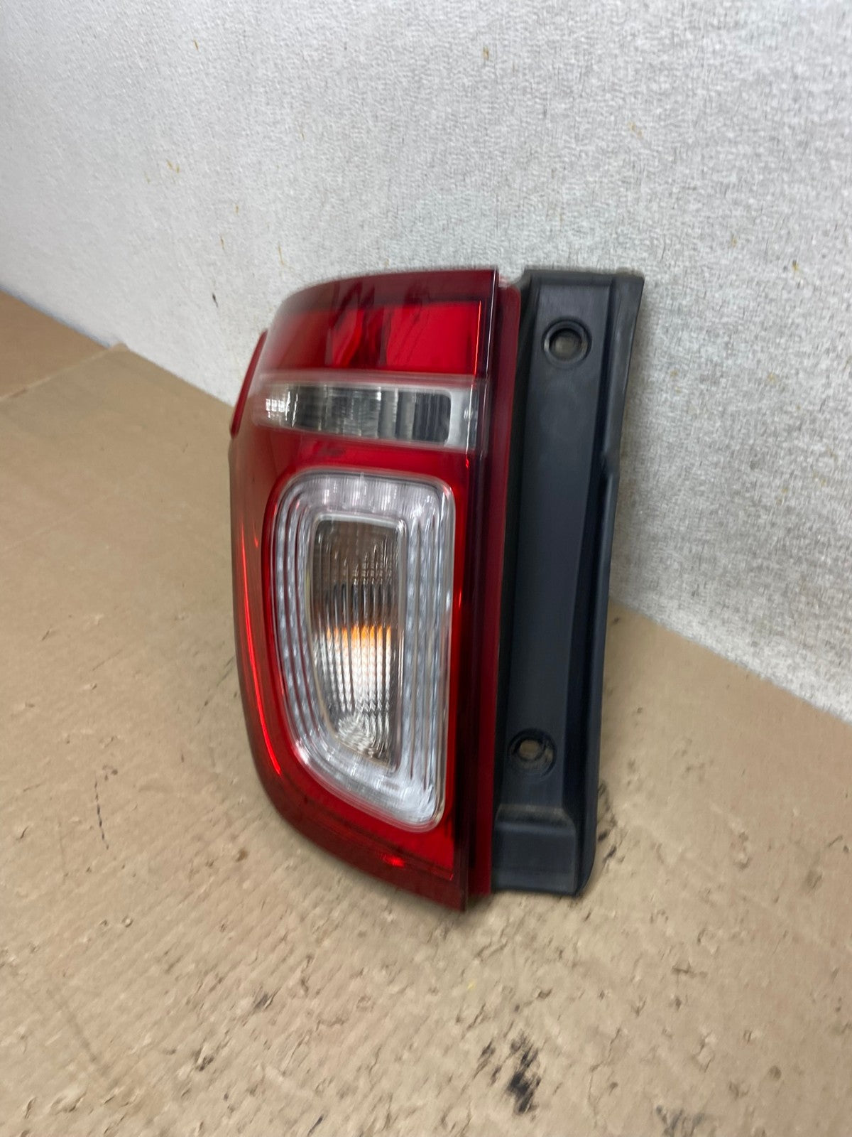 2011 2012 2013 2014 2015 Ford Explorer Left Driver LH Side Tail light AI2410 LK1