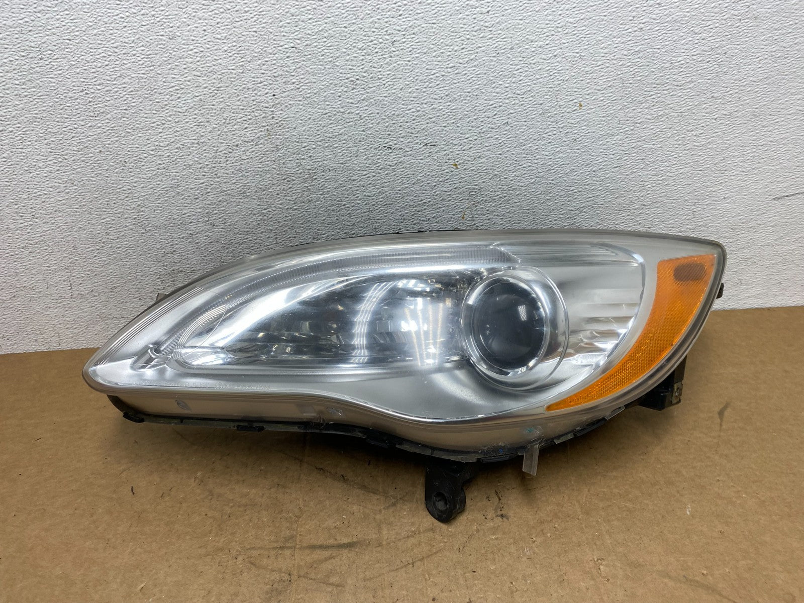 2011 2012 2013 2014 Chrysler 200 Left Driver Lh Side Headlight AD6298 DW0
