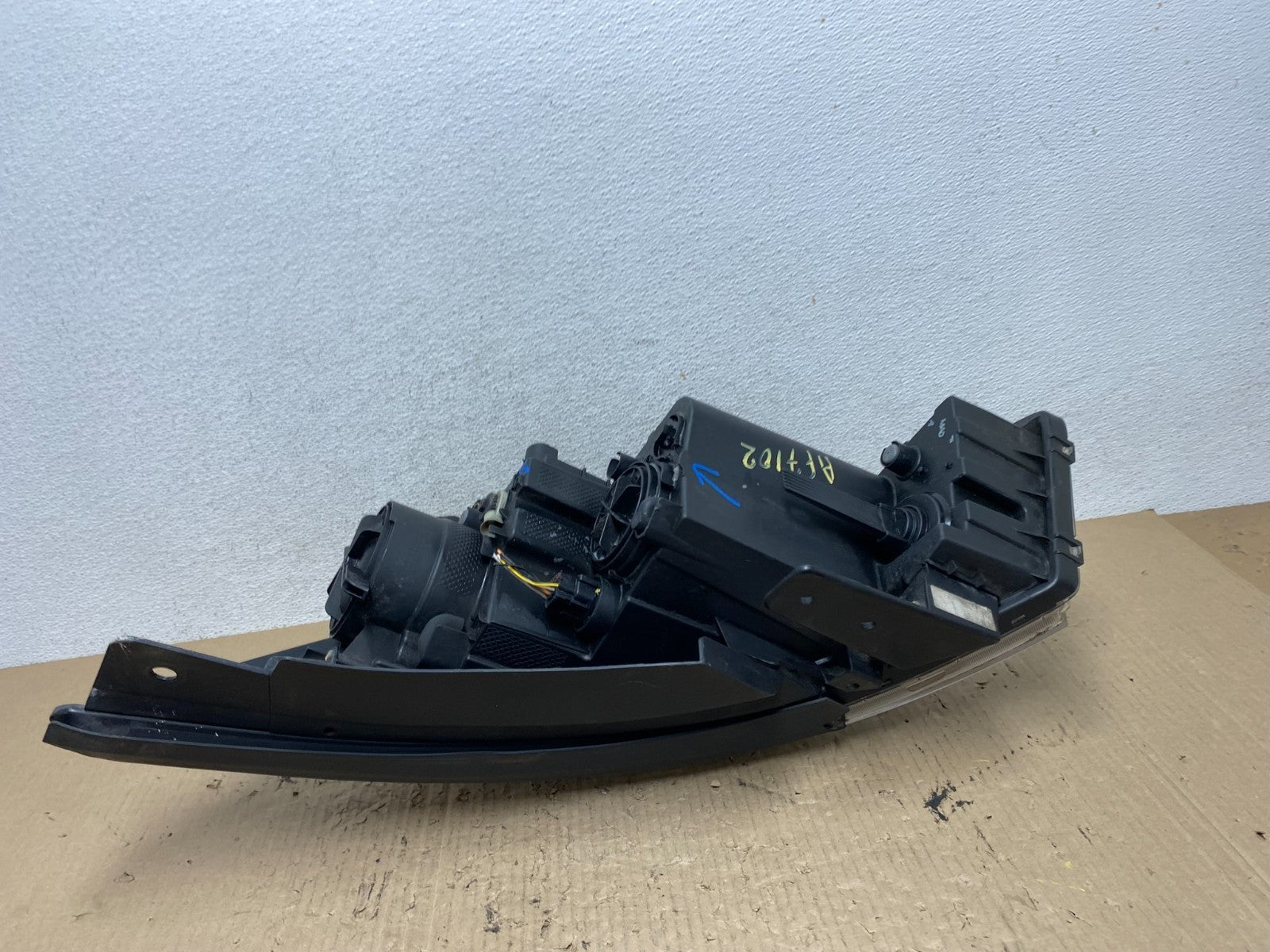 2015-2018 Kia Sedona Right Passenger RH Side Headlight Halogen AF7102 DW5