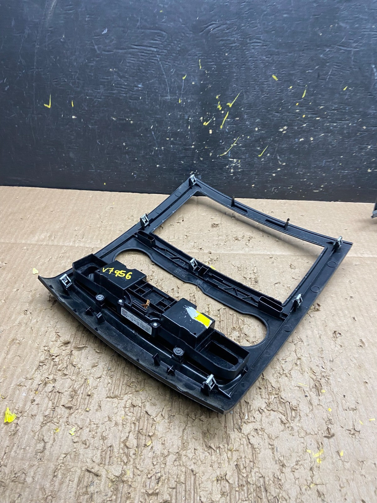 2007-2018 Mercedes Dodge Sprinter Center Console Radio Climate Bezel V7956 DG4
