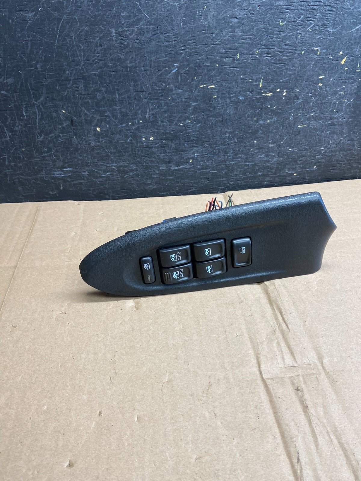 2002-2005 Chevrolet Trailblazer Left Driver Window Control Switch AI6011 DG1