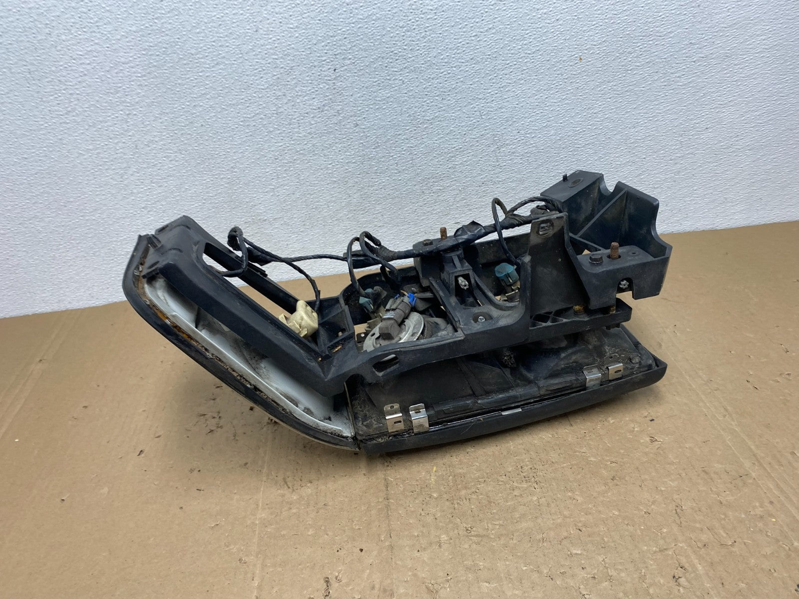 1994 1995 1996 Cadillac Deville Right Passenger Halogen Headlight AC6016 DW4