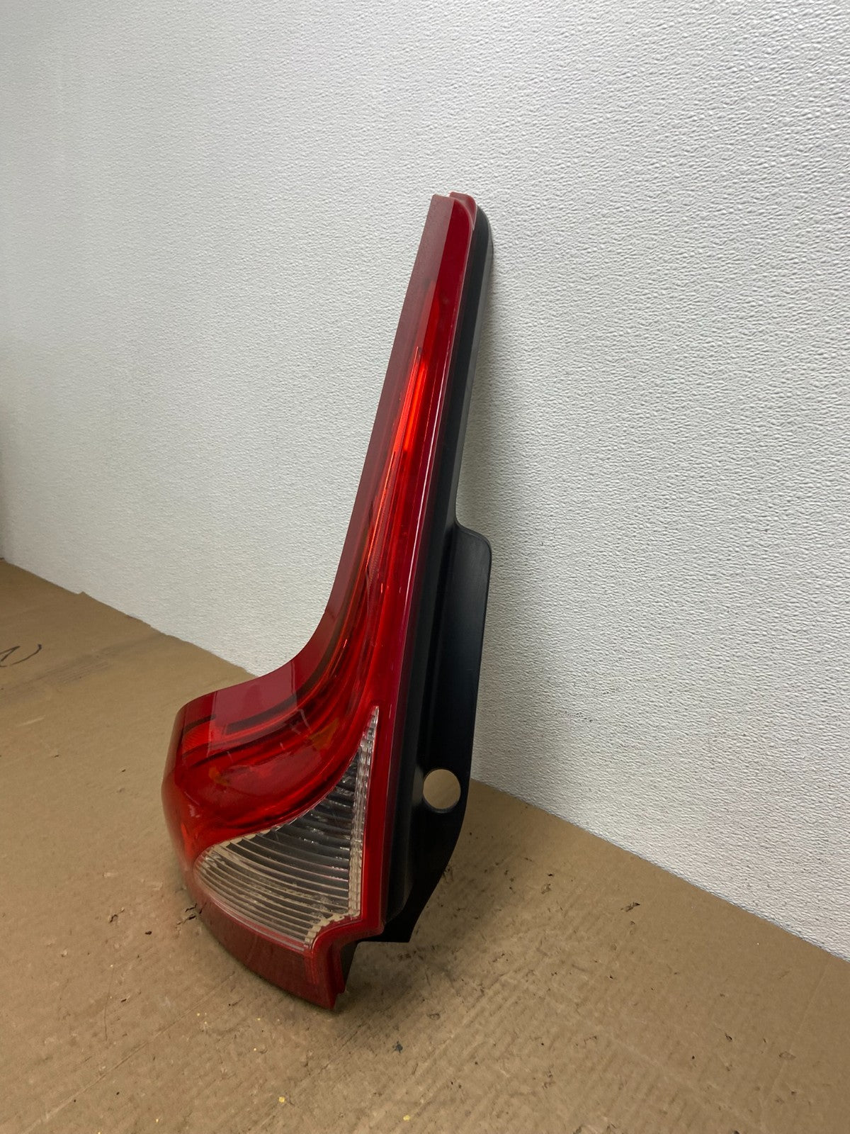 2009 to 2011 Volvo XC60 Left Driver LH Side Tail Light Oem AB8479 DW1
