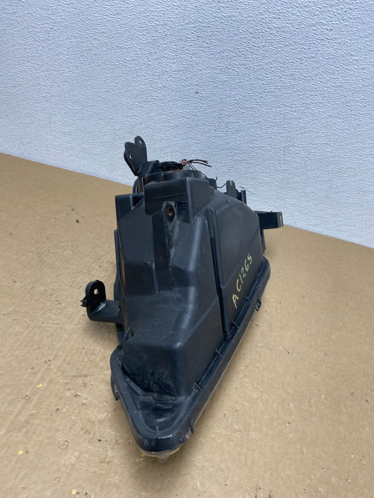 2002 to 2007 Suzuki Aerio Sedan Right Passenger  Halogen Headlight OEM ac1265 DG8