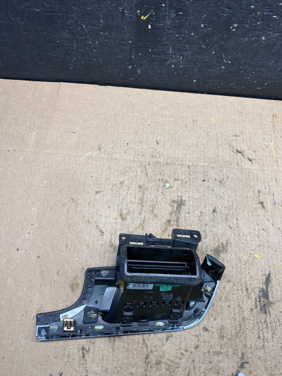 2013 to 2017 Cadillac XTS Left Driver LH Dash Dashboard Air Vent R8630 DG4