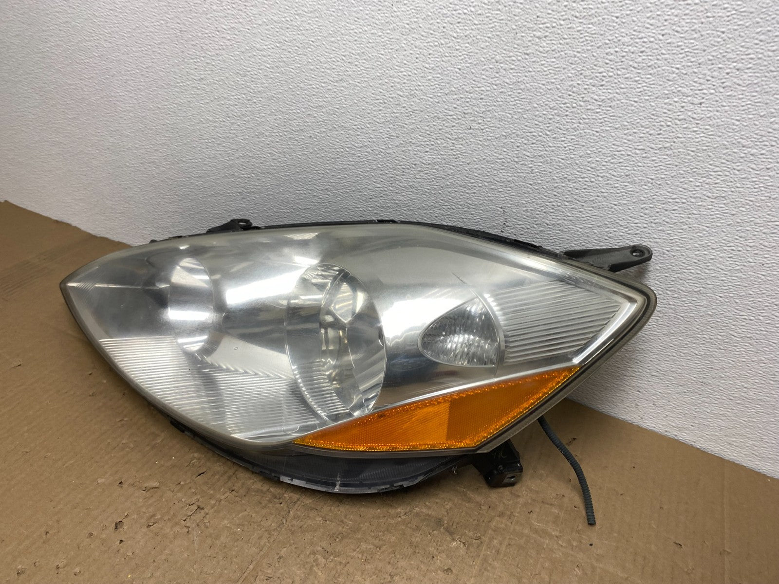 2006 to 2010 Toyota Sienna Left Driver Lh Side Headlight Halogen AC0104 DW1