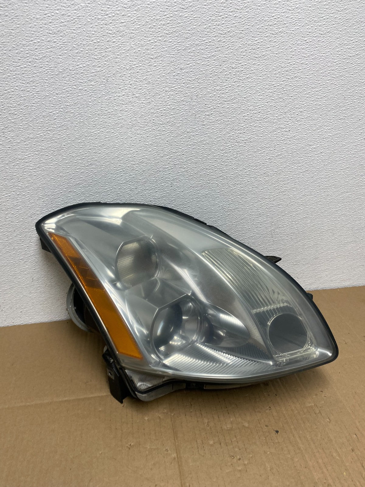 2004 2005 2006 Nissan Maxima Right Passenger Side Headlight Halogen AB8110 DW2