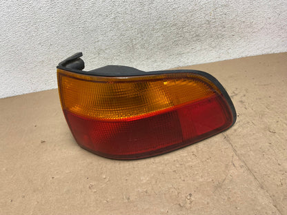 1998 1999 2000 Toyota Sienna Right Passenger Tail light AG5506 LK0