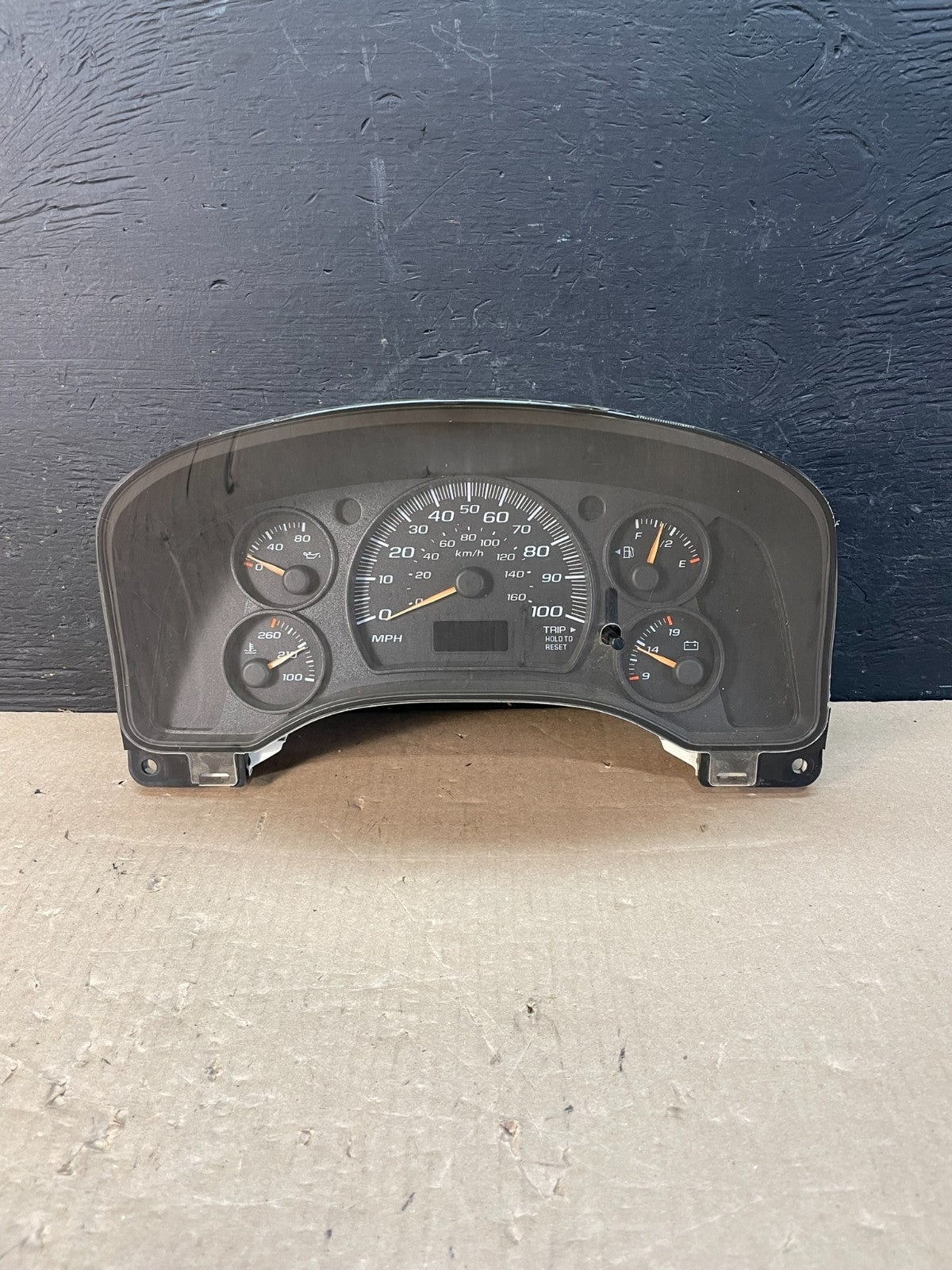 2004 to 2007 Chevrolet Express Speedometer Cluster Gauge ae3368 DG0