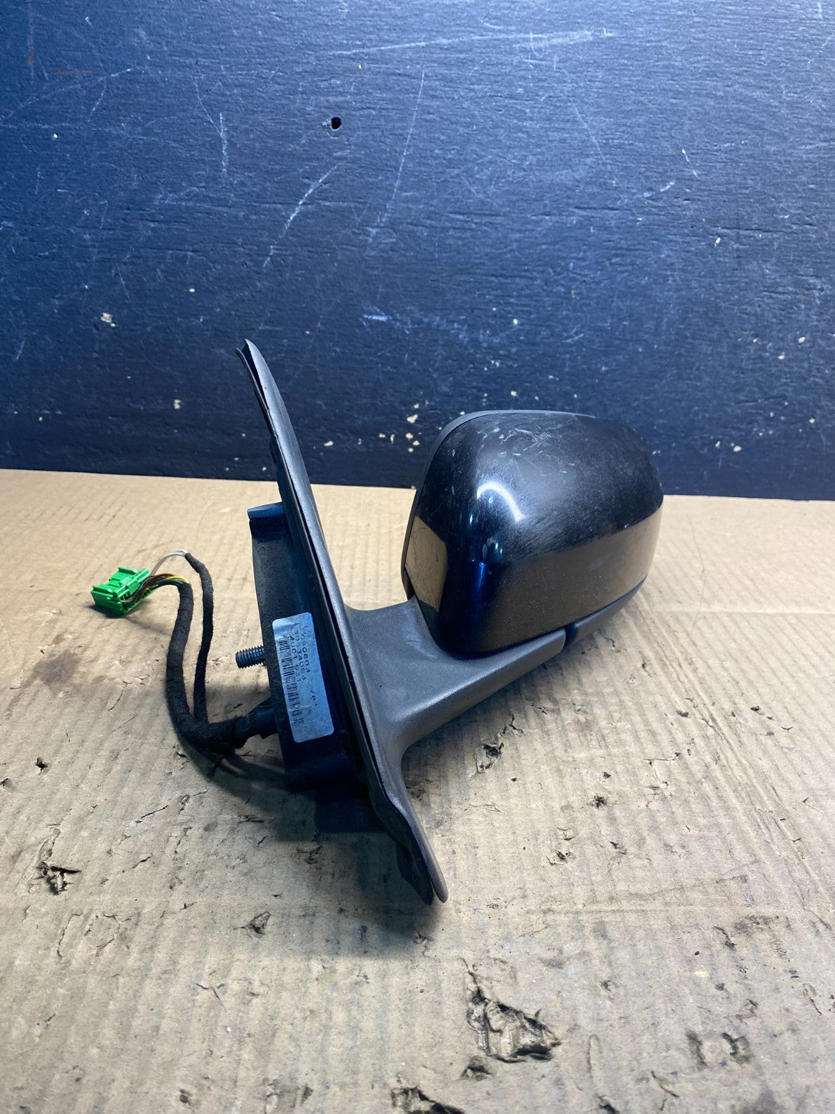 2004 - 2006 Volvo S60 Left Driver LH Front Door View Mirror OEM AA7515 MS1