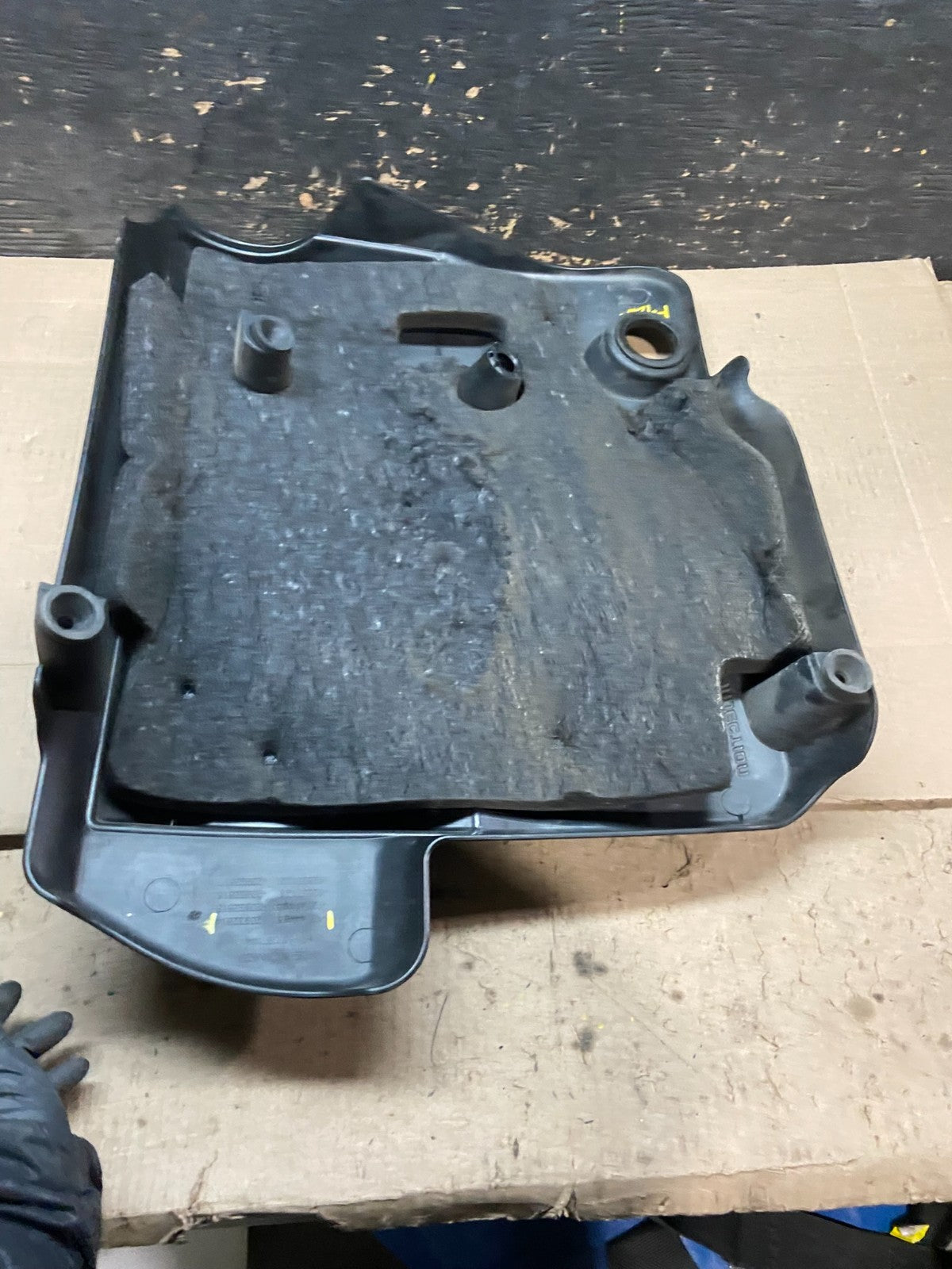 2010 to 2012 Cadillac SRX 3.6L Plastic Engine Cover Shield X7661 DG6