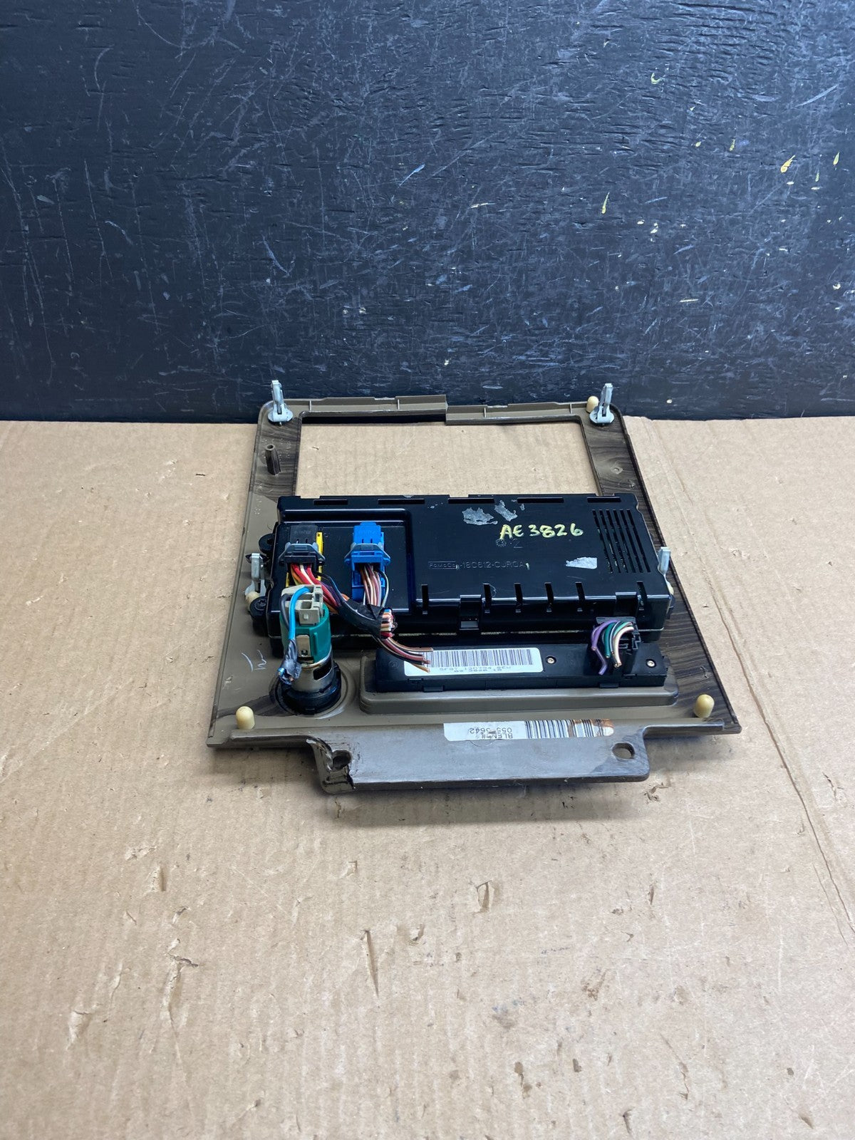 2005 to 2007 Ford Freestyle Montego Climate Control Radio Bezel Trim ae3826 DG5