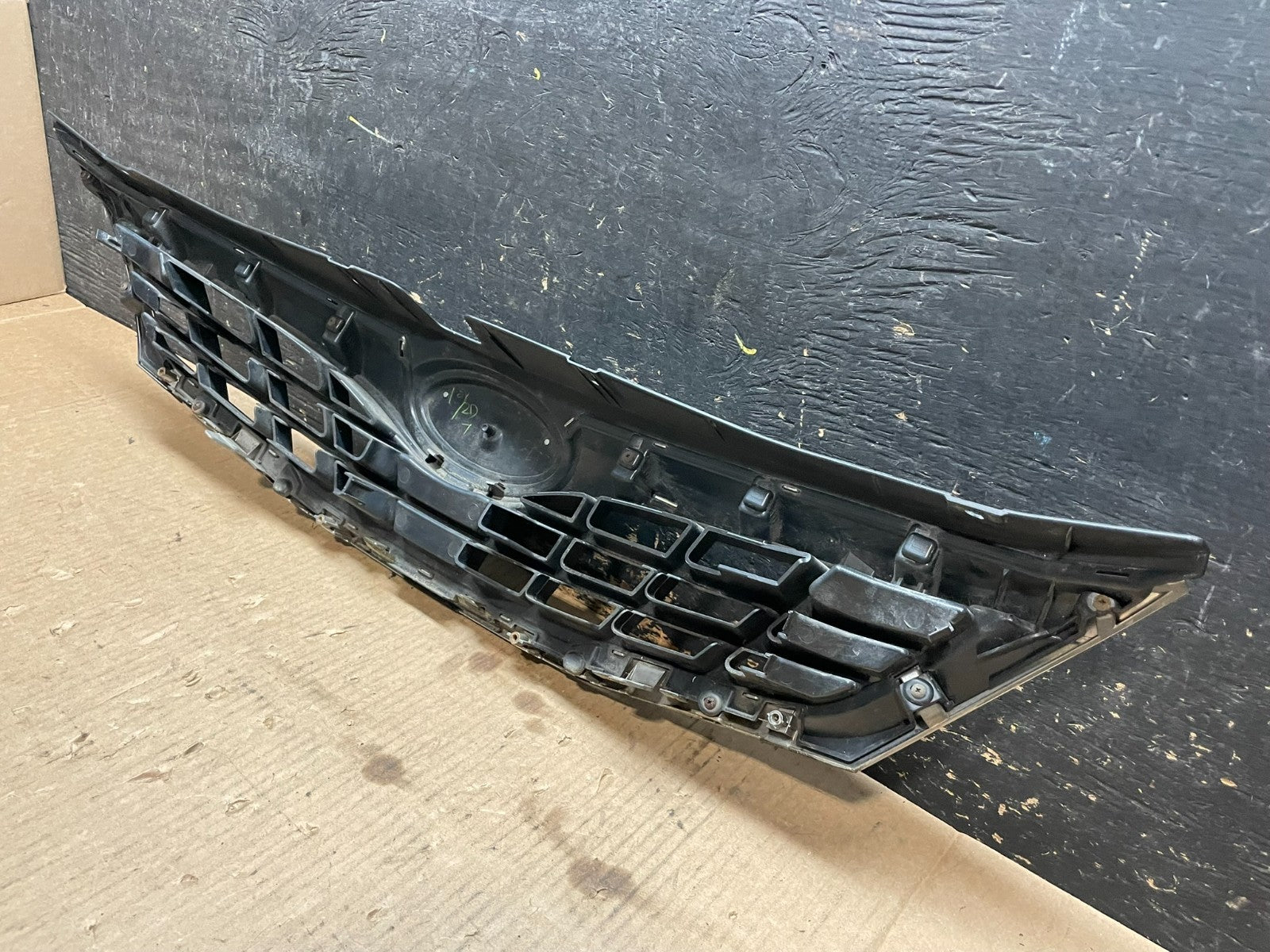 2008 to 2011 Subaru Impreza Sedan Front Upper Grille Grill Y9634 PS7