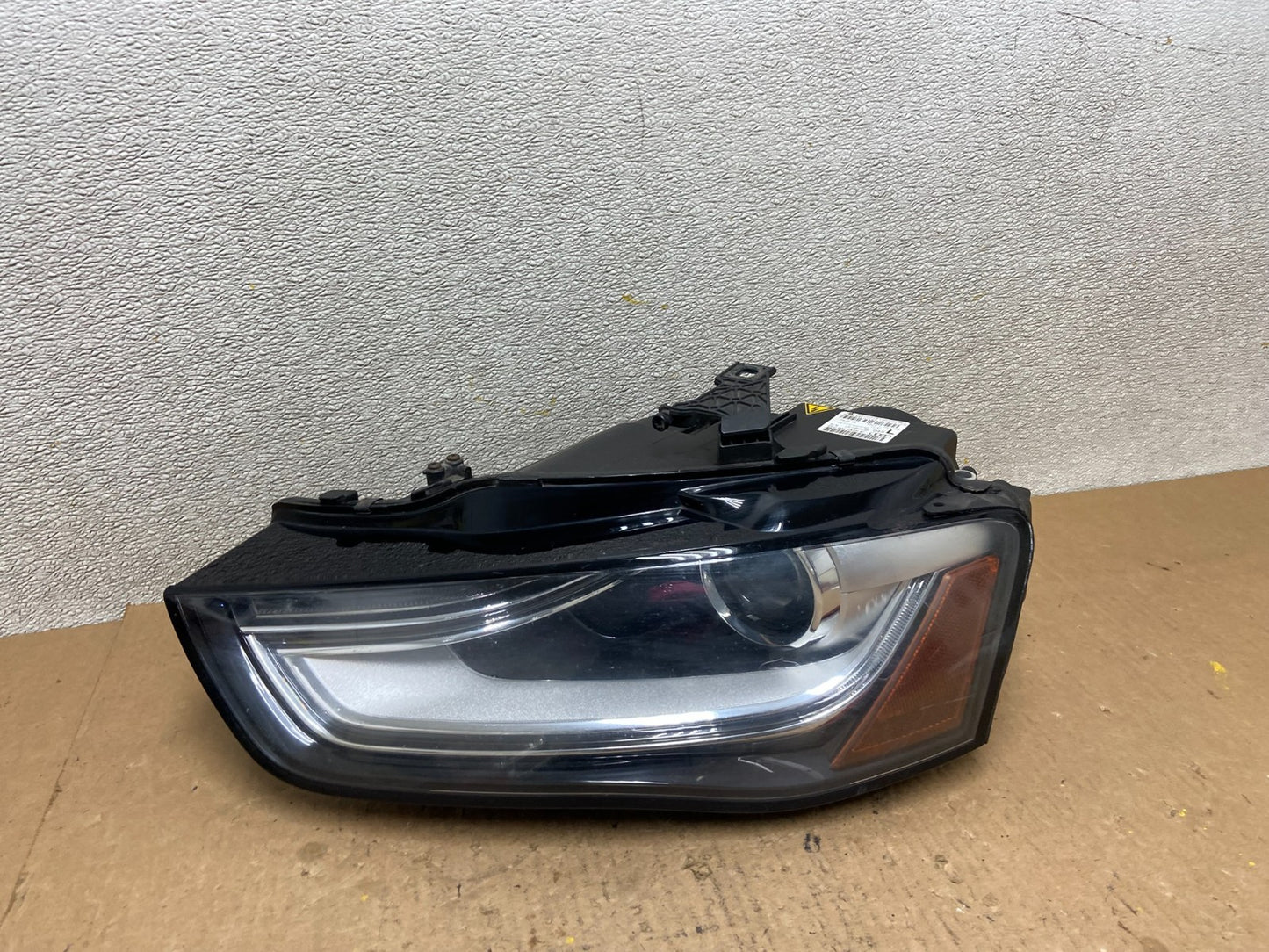 Xenon HID AFS 2013 to 2016 Audi A4 Left Driver LH Side Headlight Z8060 DW0