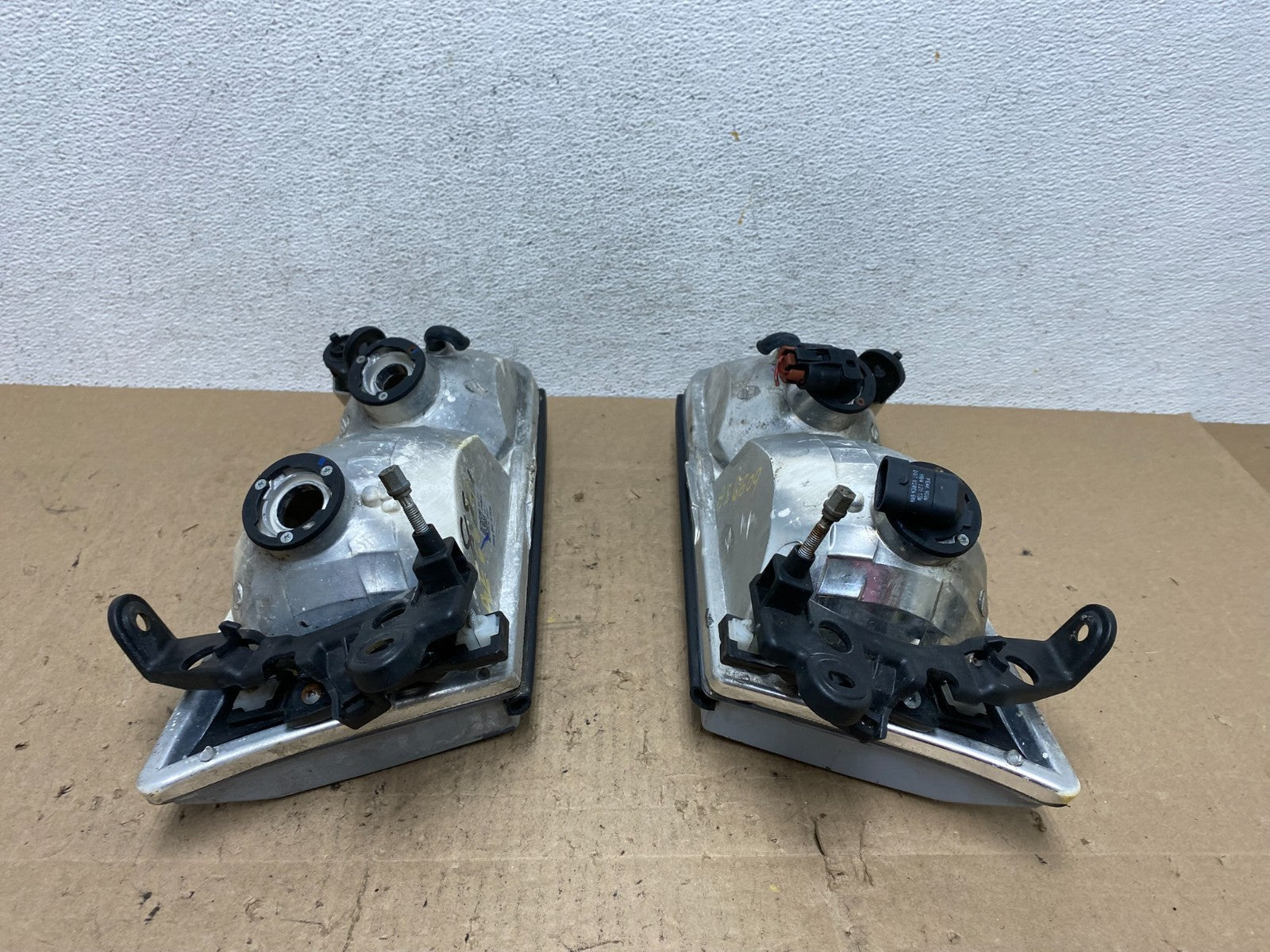 2000 to 2001 Toyota Camry Front Left+Right Side Headlights AE6609 DW8
