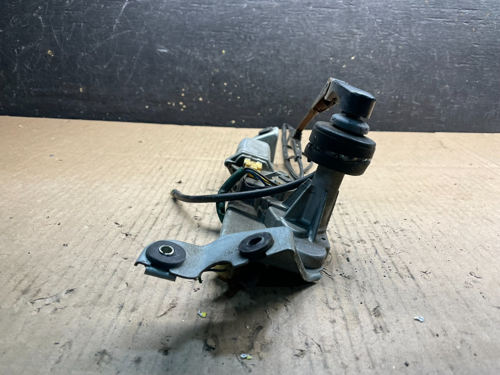 1991 to 1998 Mitsubishi Space Runner Wiper Motor Rear u9292 DG4