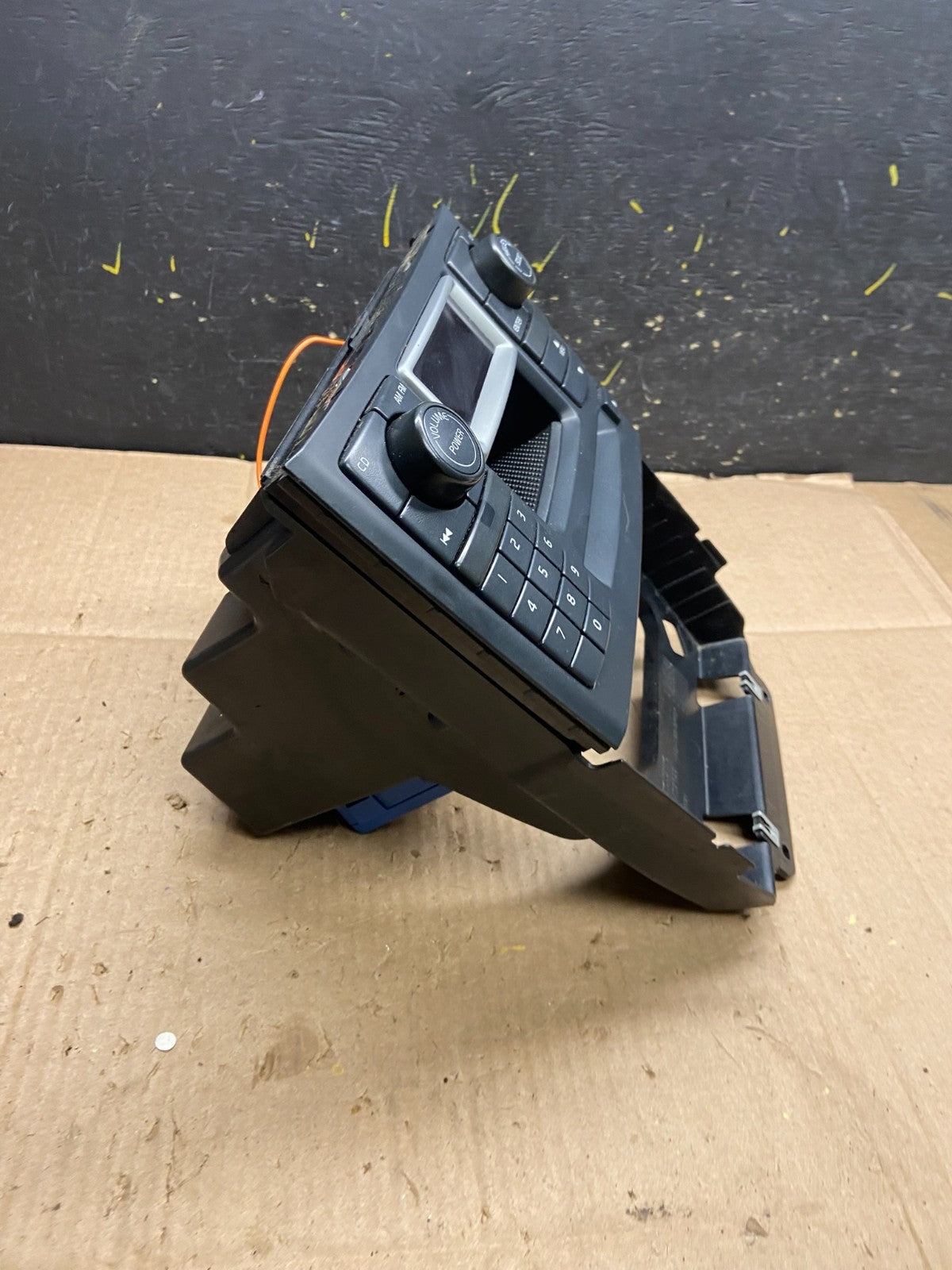 2003-2006 Volvo XC90 Center Dash Radio Screen Panel Bezel Y2508 DG2