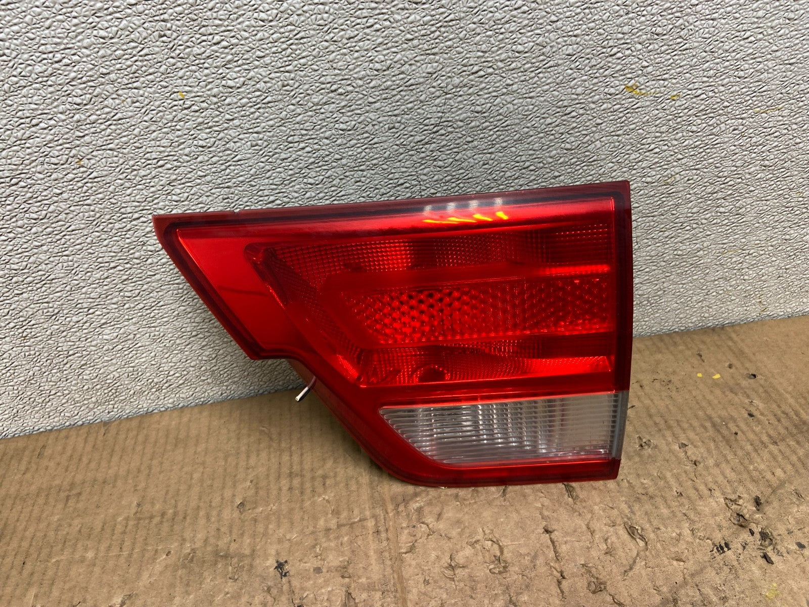 2011-2013 Jeep Grand Cherokee Right Passenger Rh Inner Tail Light Oem AA8478 LK0