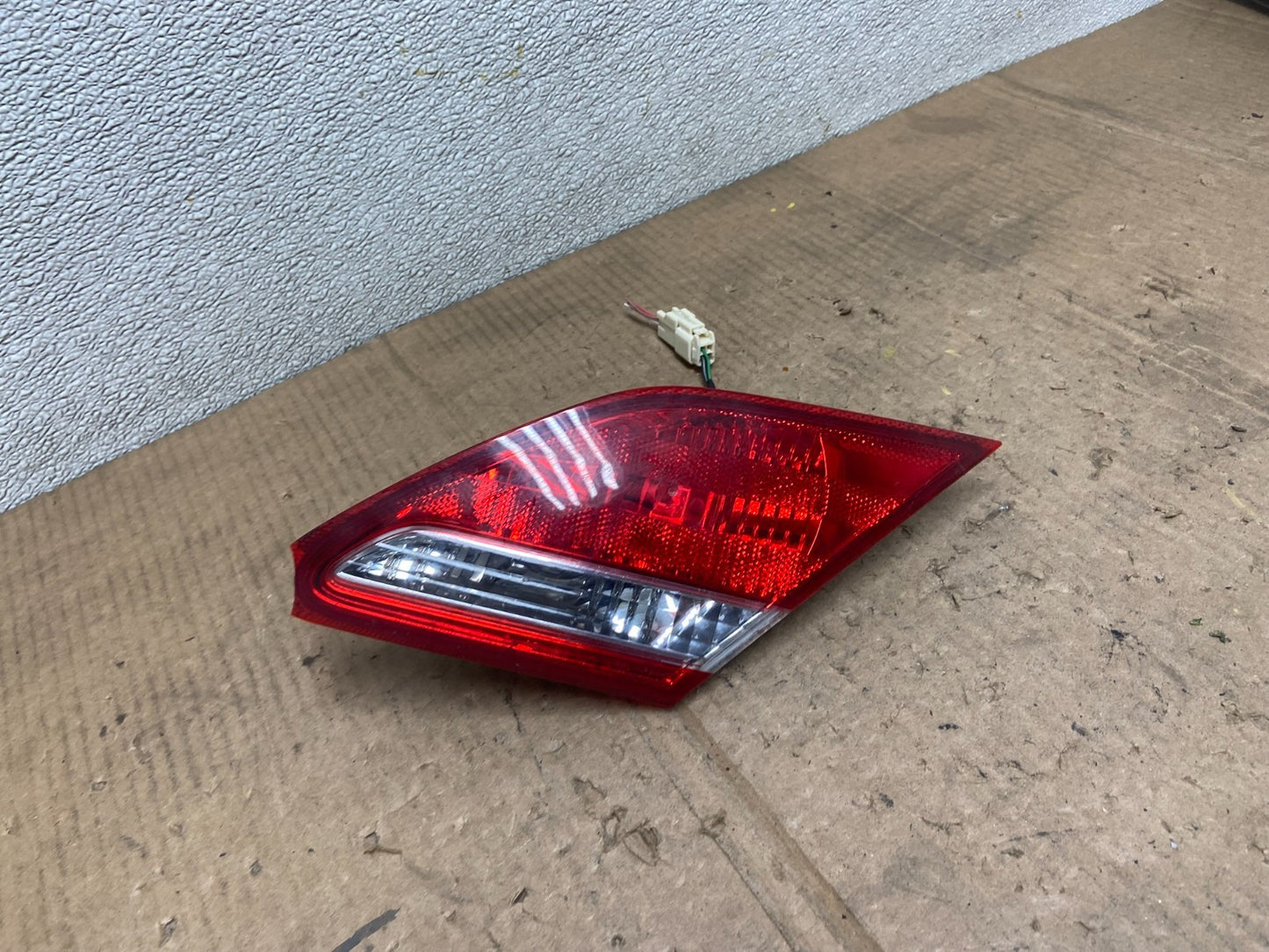 2008-2010 Toyota Avalon Right Passenger Side Tail Light Inner AA6678 DW2