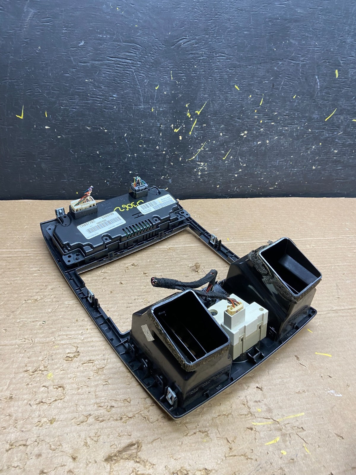 2005 to 2007 Chrysler 300 Dash Heater A/C Climate Control Radio Panel W3062 DG4