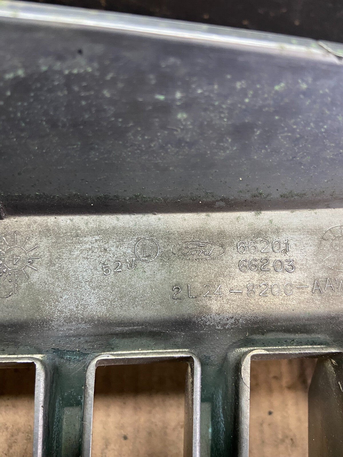 2002 to 2005 Mercury Mountaineer Front Upper Grill Grille Oem N9220 DG11
