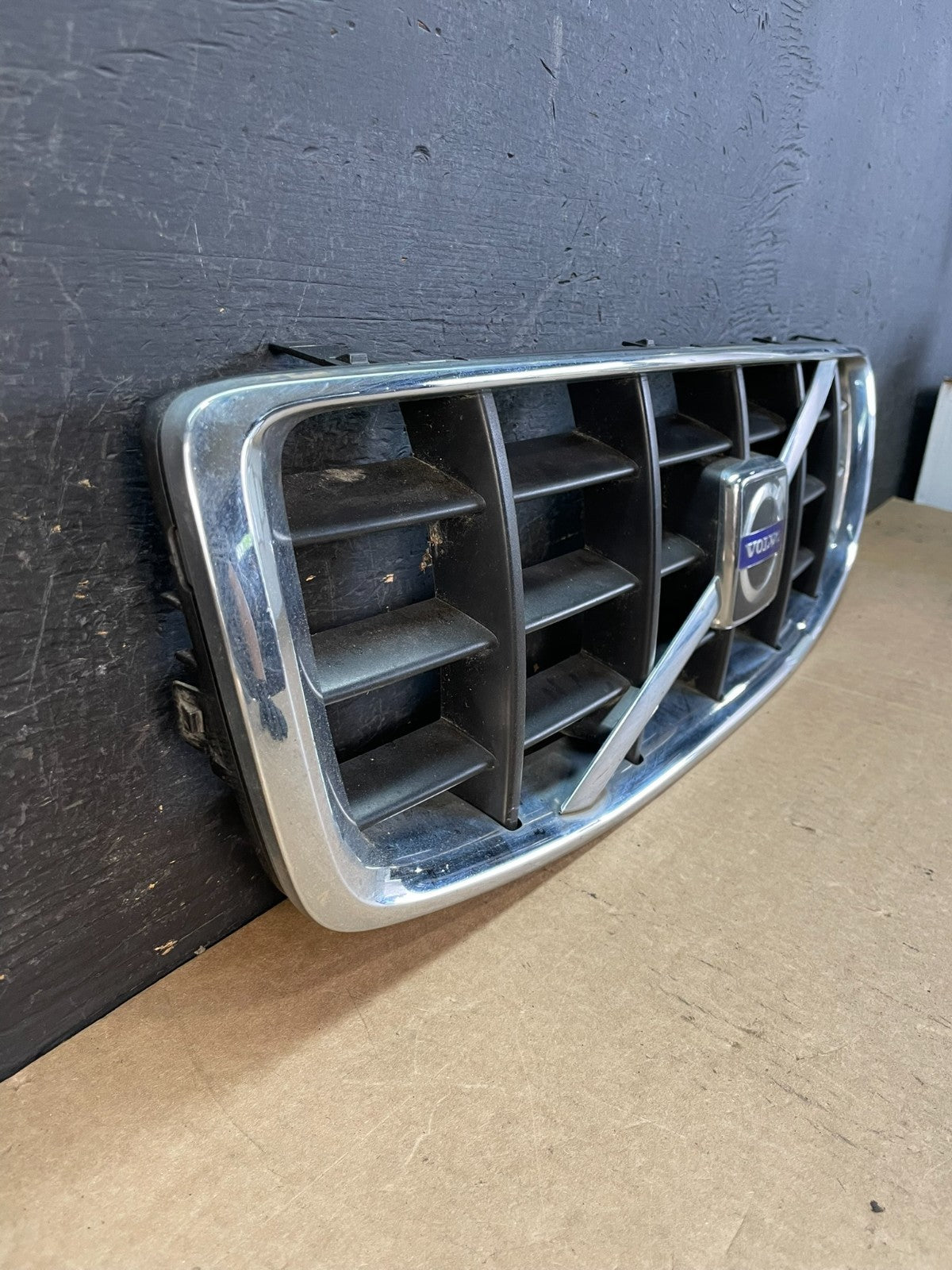 2008 2009 2010 Volvo XC70 Front Upper Grill Grille AD5517 DG2