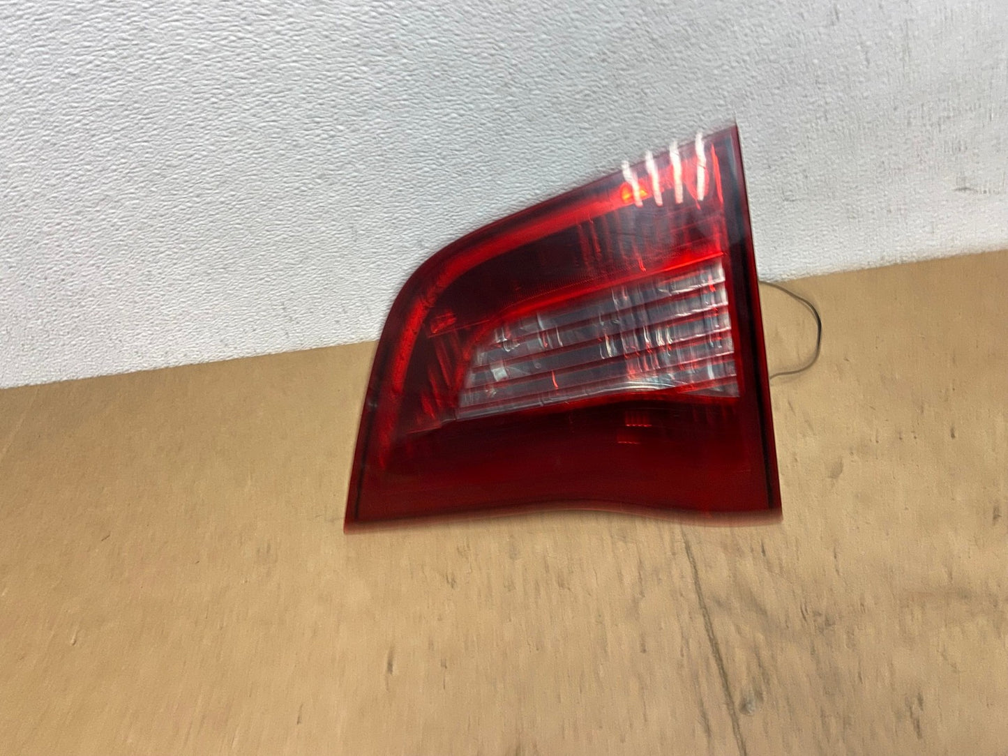 2009-2014 Volkswagen Routan Right Passenger Rh Side Inner Tail Light AC3122 LK0