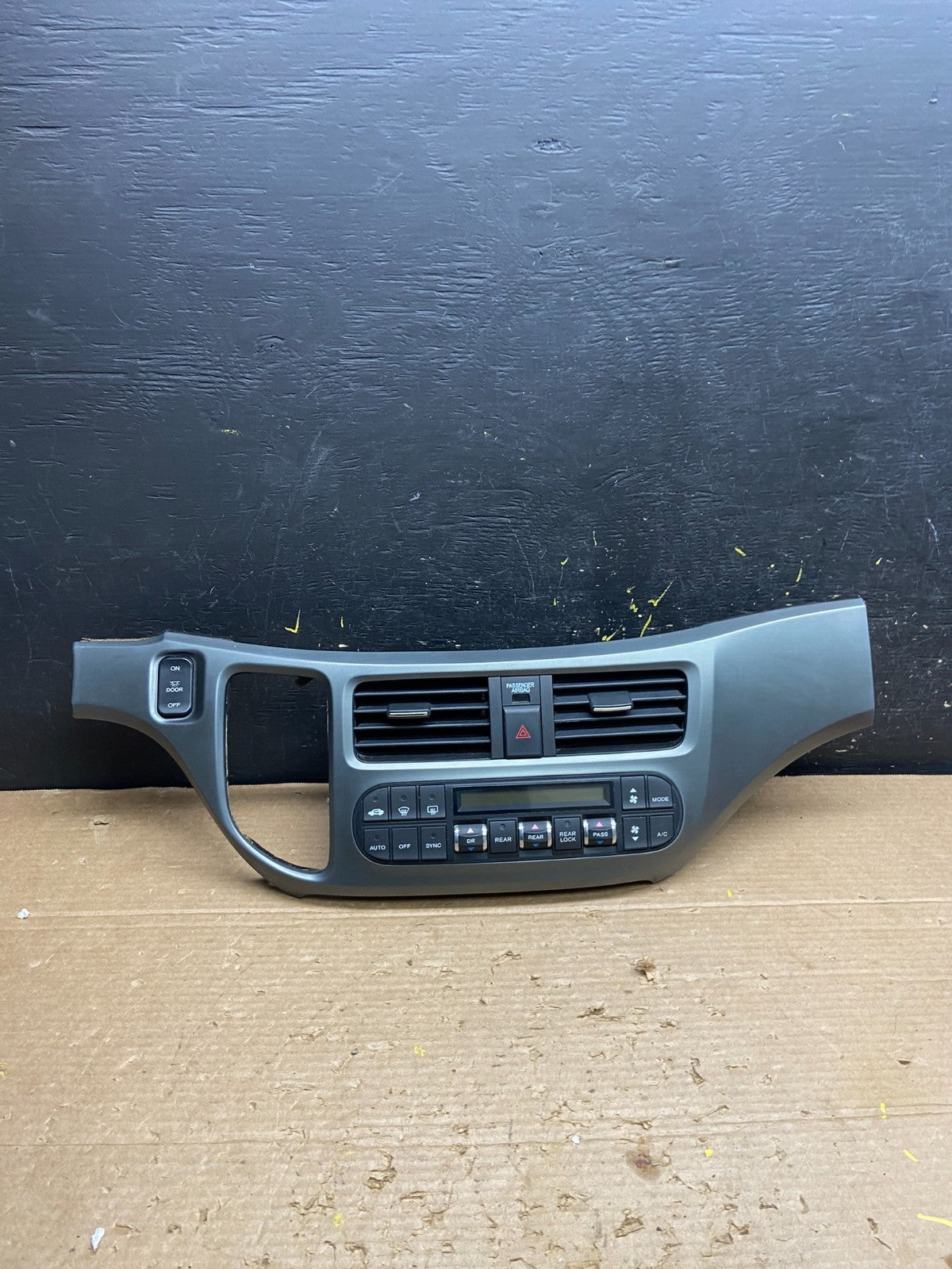 2005 to 2010 Honda Odyssey Radio Climate Control Dash Trim Bezel W3076 DG0