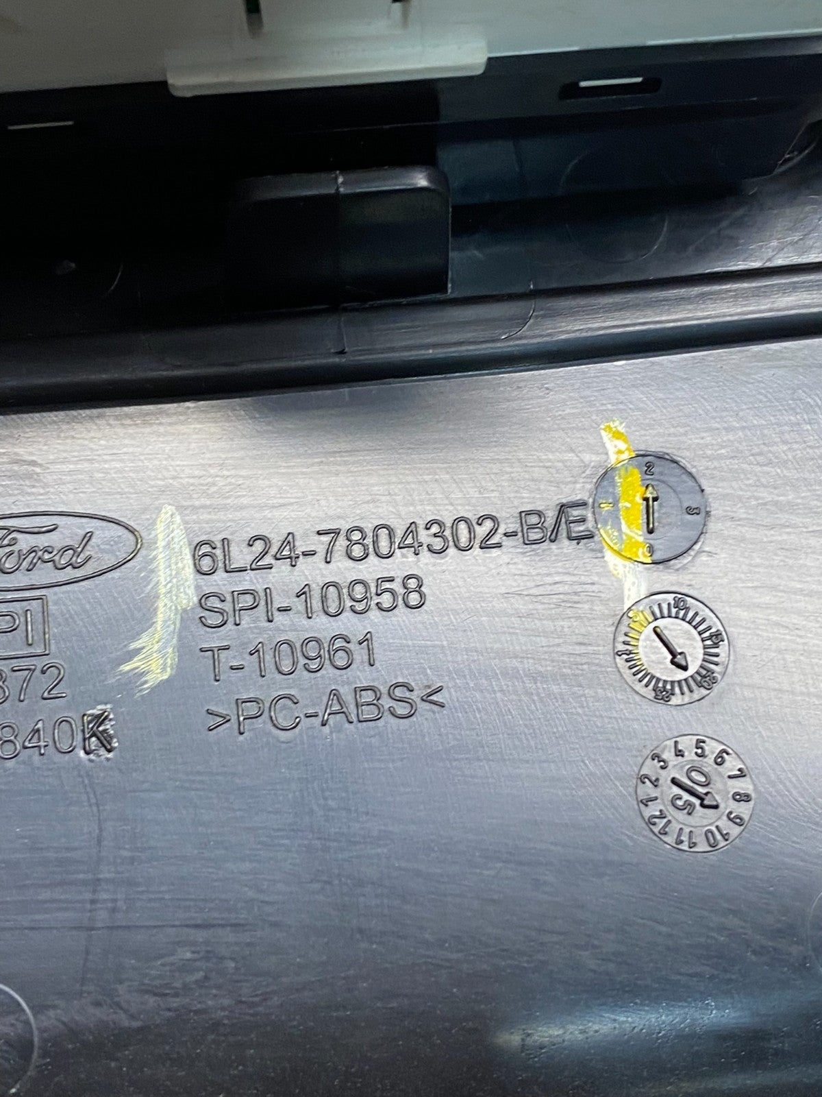 2006 - 2010 Ford Explorer Radio Heater Climate A/C Control Bezel  Trim P1954 DG6