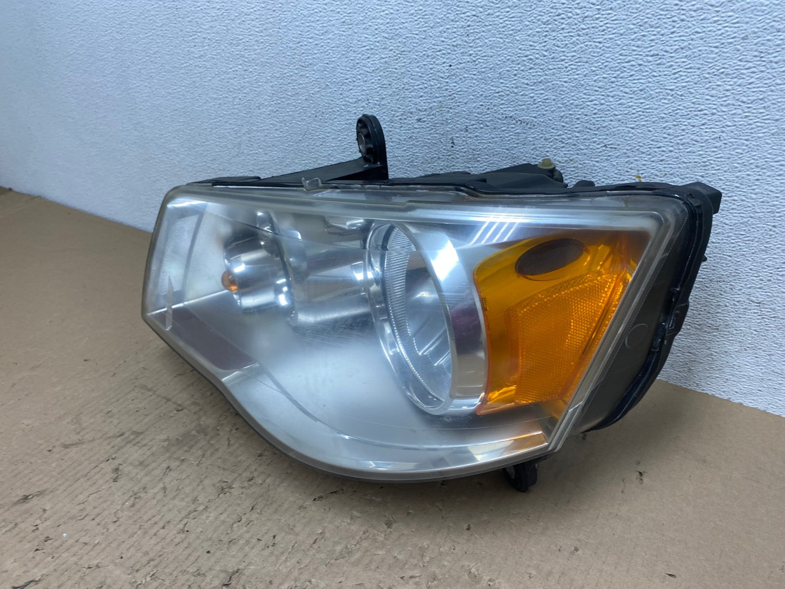 2008 to 2016 Chrysler Town and Country Left Driver Lh Side Headlight AE8859 LK1