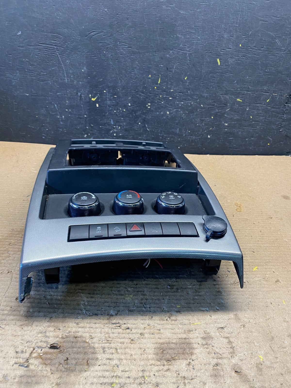 2008 to 2012 Jeep Liberty Dash Climate Temperature Control Radio Bezel r2722 DG1
