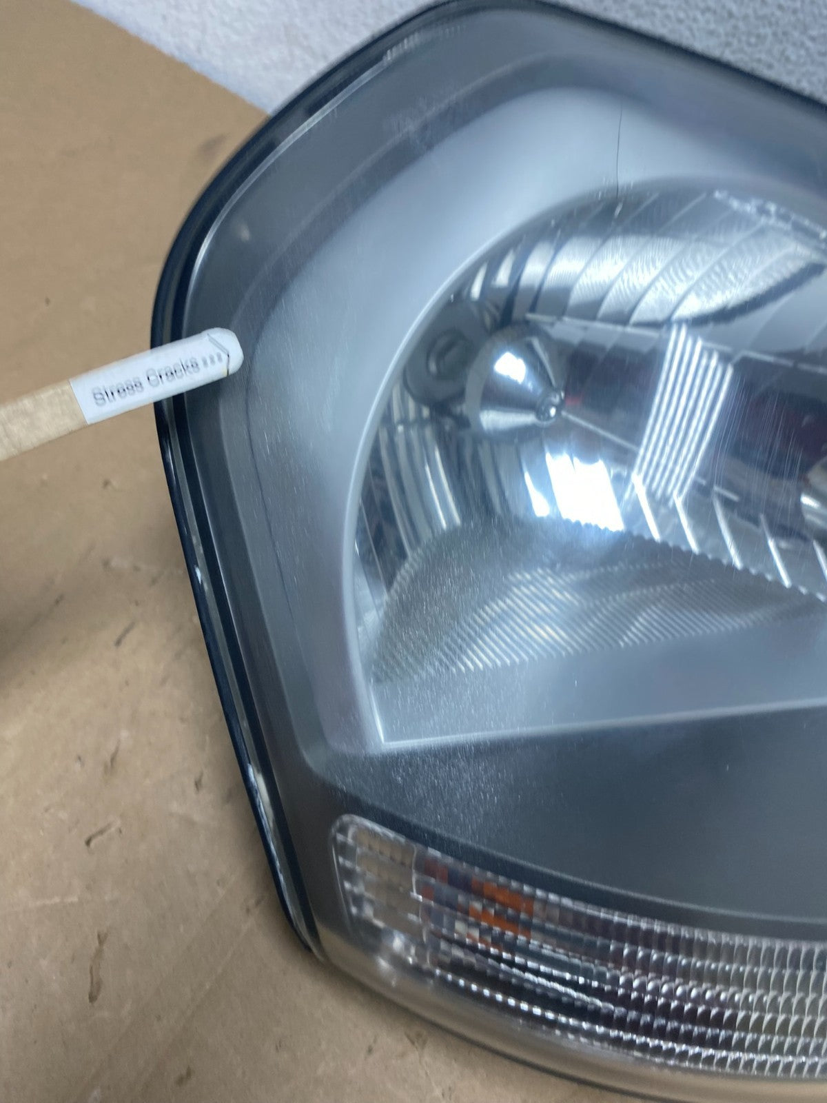 2005 to 2008 Hyundai Tucson Right Passenger Side Headlight AD7941 DW4